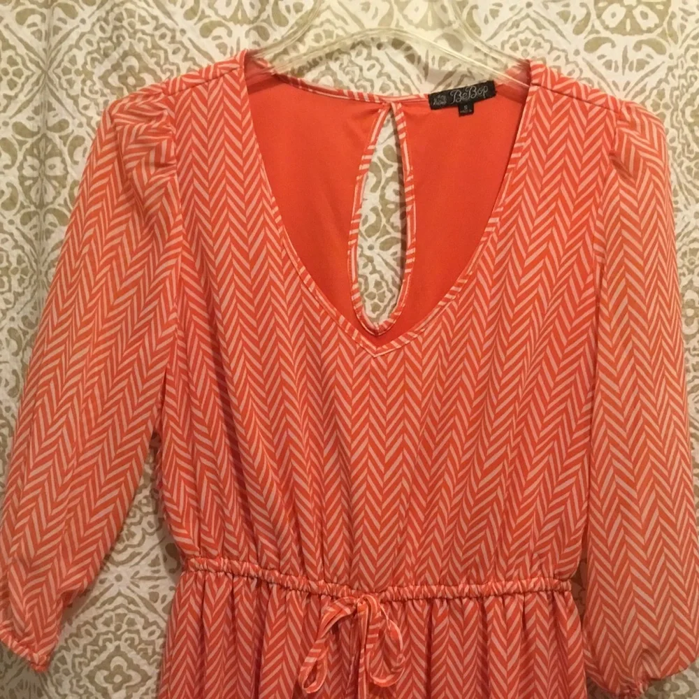 BeBop Orange & White Chevron Print V-Neck Elastic Waist 3/4 Sleeveless Dress EUC - Picture 2 of 8